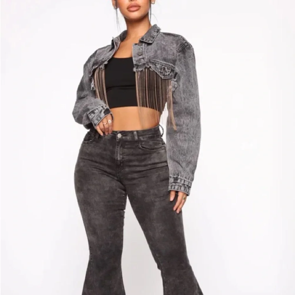 SHORT AND SWEET DENIM JACKET - BLACK - Picture 3 of 3